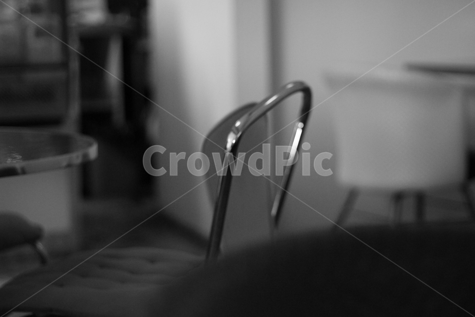 외로운,의자,모노크롬,고독,lonely,darkness,midnight,loneliness,solitude,슬픔,sadness,tear,alone,cafe,흑백사진,필름사진,감성사진,감성,sensible,feeling,흑백,모노톤,monochrome,black and white,인테리어,실내디자인,interior design