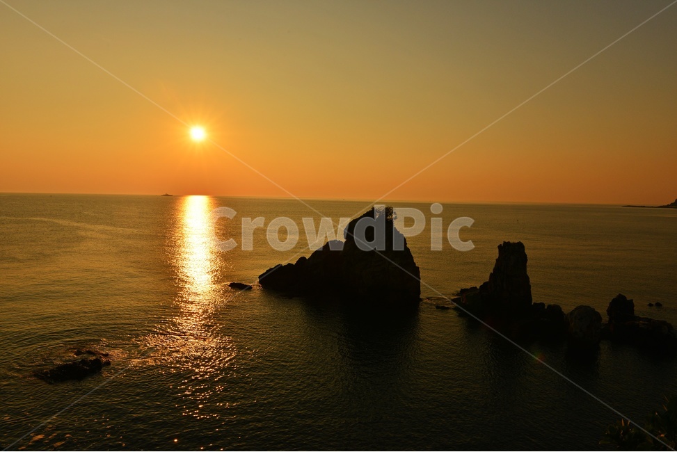 nature,자연,outdoors,옥외,sunlight,햇빛,light,빛,sky,하늘,redsky,붉은하늘,dawn,새벽,강원,동해,추암,형제바위,추암일출,추암아침,형제바위일출,자연,풍경,nature,landscape,새해,new year