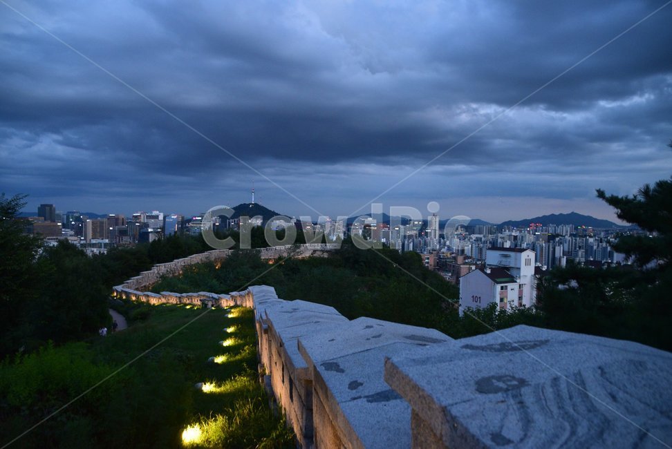 fortlesswallofseoul,korea,seoulnightview,한양도성,인왕산,서울야경,서울도성,야경,밤,풍경,nightscape,night,landscape,도시,city,한국도시풍경,한국도시경관,korea cityscape