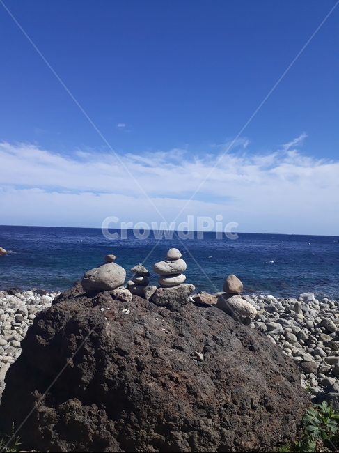 돌,돌멩이,바다,푸른,여름,돌쌓기,stone,sea,blue,sky,cloud,지평선,horizon,summer,바위,rock,자연,풍경,nature,landscape,promontory,곶,rubble,파편