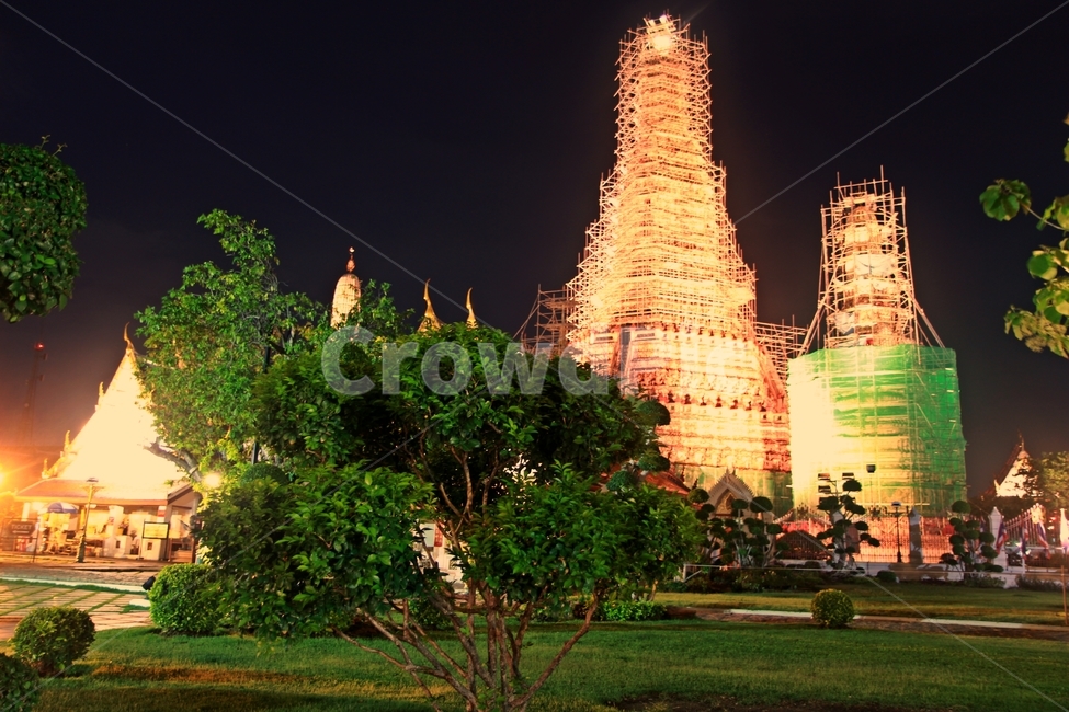 방콕,왓아룬,방콕야경,bangkok,watarun,야경,밤,풍경,nightscape,night,landscape,랜드마크,landmark,tourist attraction,해외,외국,세계,foreign,oversea,world,세계랜드마크,해외랜드마크,외국랜드마크,world landmark,world tourist attraction,건축물,건물외관,exterior,building,structure,architecture,construction,grass,잔디,plant,식물,건물,downtown,도심,town,도시,city,시티,urban,어반,tower,탑,steeple,뾰족한 탑,spire,첨탑