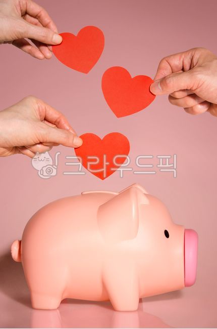 love,mind,piggy bank,concept,Saving,heart,saving,donation,donation culture,share,divide,man,female,collect,male,hand