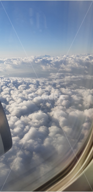 비행기안,구름,뭉개구름,비행기창문,감성,sky,cloud,airplanewindow,airplaneinside,feeling,하늘,구름위,하늘위,배경,풍경