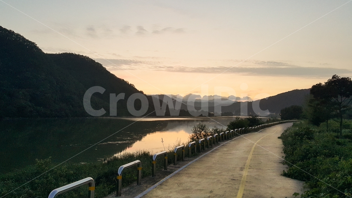 강,도로,산,일몰,자전거도로,하늘,자연,풍경,nature,landscape,road,freeway,고속 도로,highway,고속도로