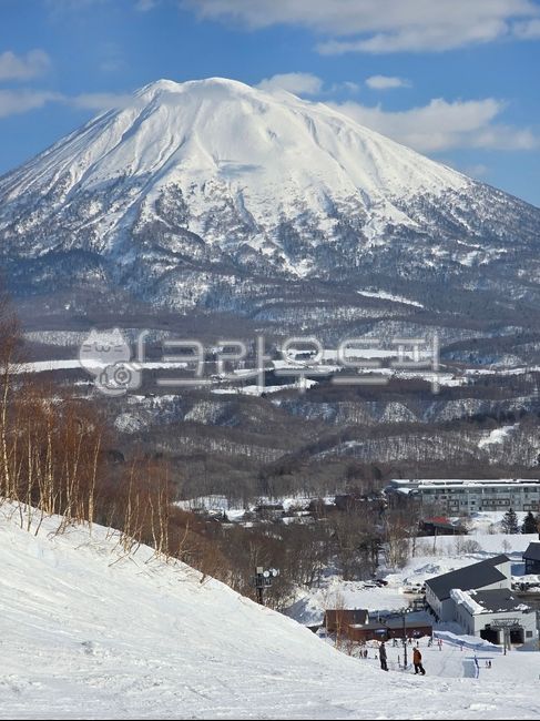 Japan,Mt. Yotei,ski resort,ski resort,winter tourism,winter,Little Fuji,Hokkaido,potentially active volcano
