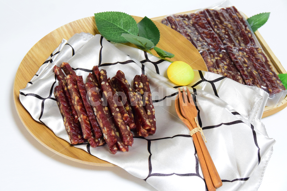 jerk,snack,Beef jerky,driedmeat,beef,plate,food,Beef wrap