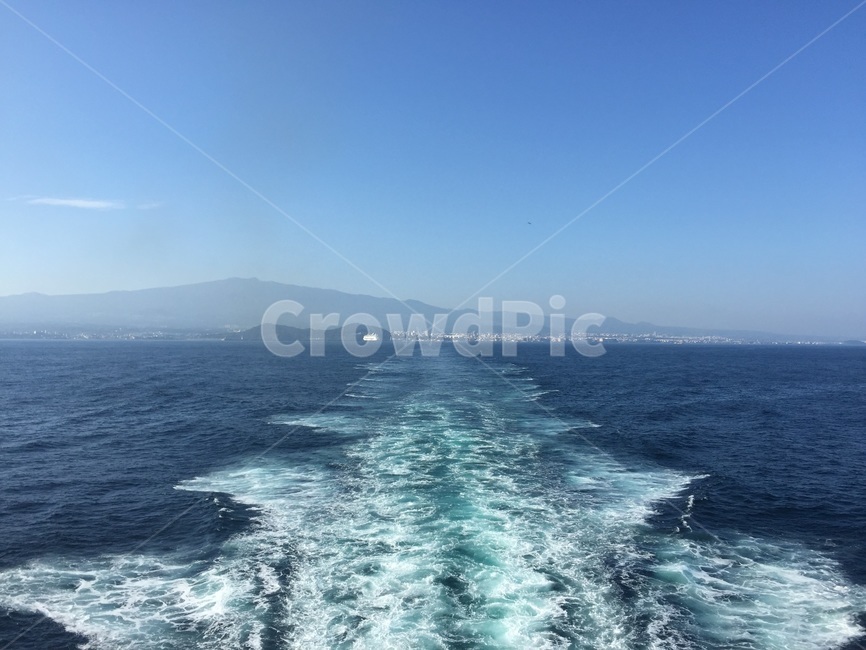바다,파도,물길,배,boat,물결,섬,제주도,jejuisland,jeju,passengership,liner,ocean,sea,blue,cobaltblue,azureblue,wave,surfacing
