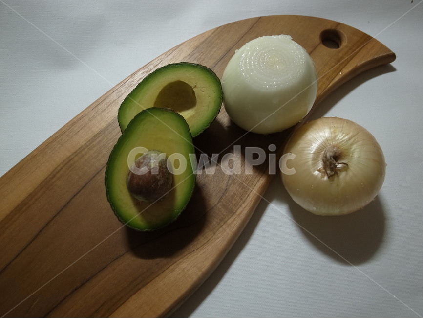 avocado,ingredient,Nukki,onion,fruit,Avocado cross section,Ingredients,health,section,vegetable,food,food nuki,ingredients,wooden cutting board,Onion cross section