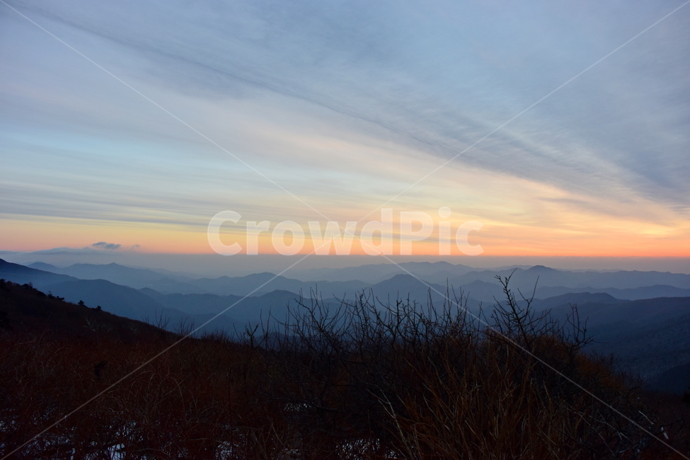 태백산,여명,일출,겨울,풍경,mountain,nature,landspace,신비로운,경이로운,아름다운,비경,계절,자연,outdoors,옥외,dusk,황혼,sunset,일몰,dawn,새벽,sky,하늘,red sky,붉은 하늘