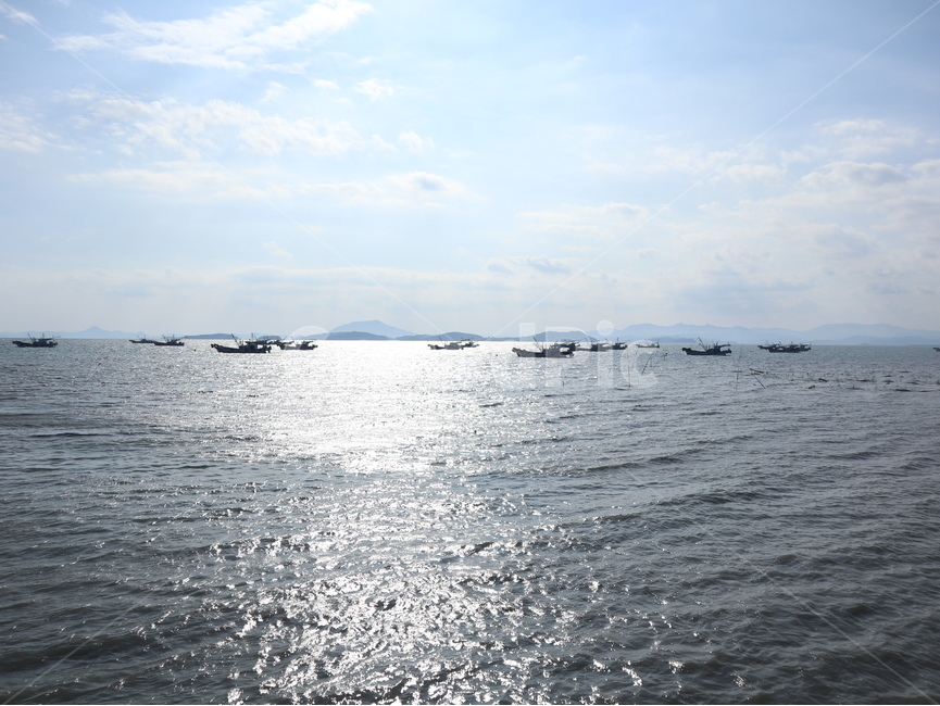 바다,햇말,물결,배,어업,하늘,nature,자연,outdoors,옥외,물,파란색,구름,sea,ship,윤슬