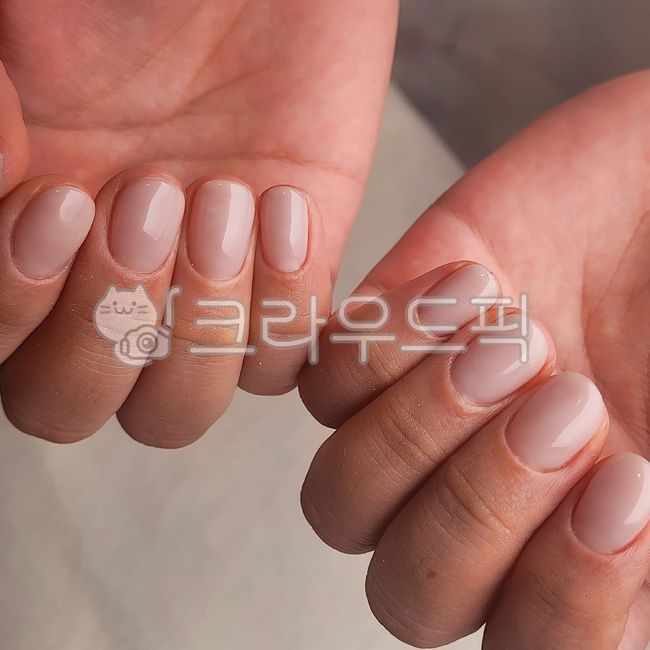 Nail art,simple nails,clean nails,one color nails,hand gel