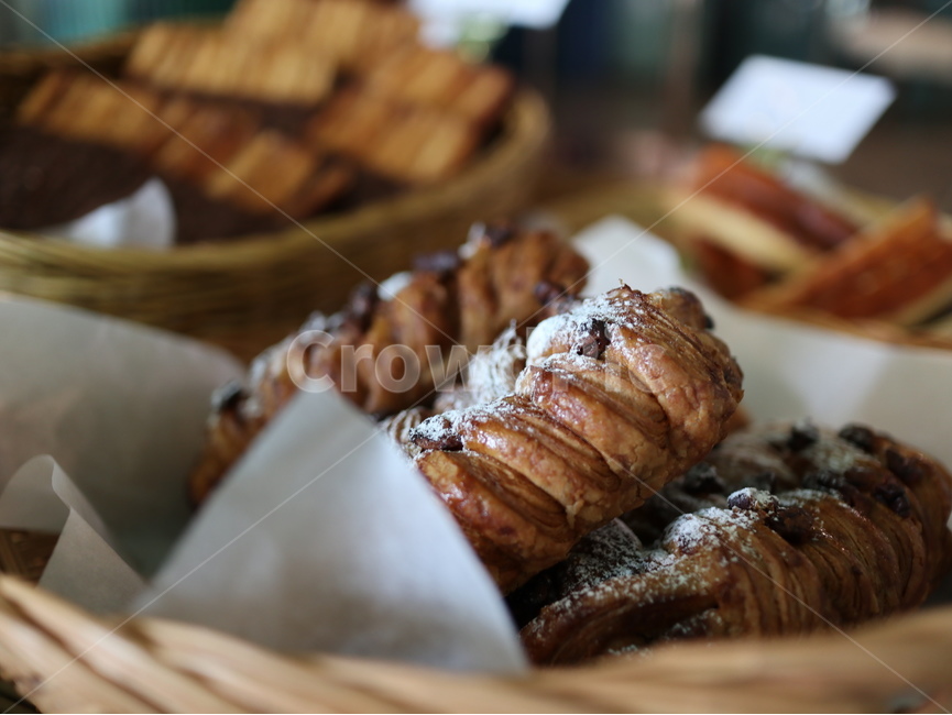 빵,bread,배경흐림,아웃포커싱,배경날림,옆은심도,브레드,바구니,카페,디저트