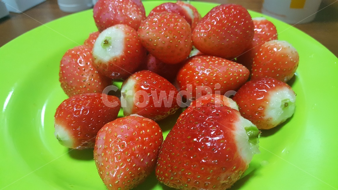 딸기,과일,그릇,빨강,초록,음식,자연,푸드,음식,식재료,요리,food,cook,meal,dishes,food reserves,과일,열매,fruit