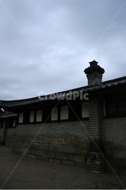 낙선재,한옥,전통가옥,기와지붕,건축,traditional,하늘,구름,굴뚝,한국전통,한국문화,korean traditional,korean culture,건축물,건물외관,exterior,building,structure,architecture,construction