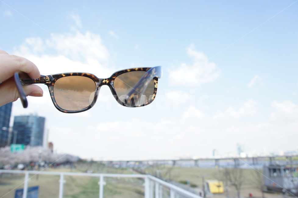 선글라스,하늘,안경,구름,sunglasses,sky,여름,계절,summer,season,사물,물건,오브젝트,thing,object,matter