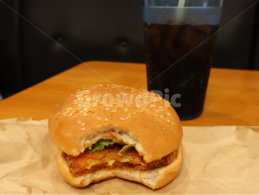 햄버거,오징어버거,burger,버거,음식,food,콜라,음식,식재료,요리,food,cook,meal,dishes,food reserves,양식,서양음식,서양요리,western food,western dishes,western meal,western cook