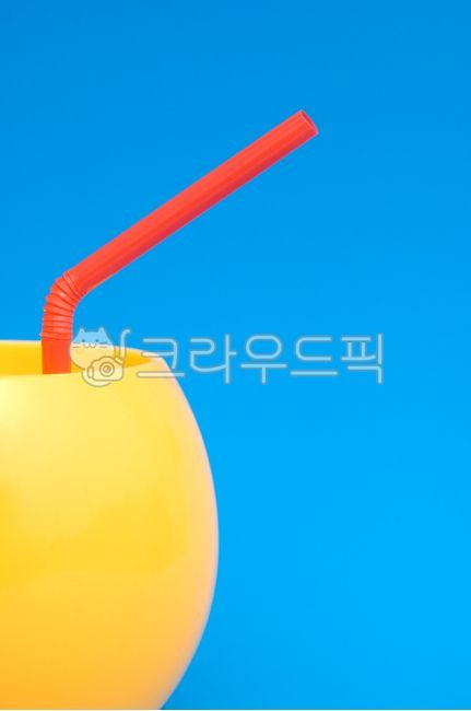 빨대,컵,머그컵,노랑,파랑,정물,컬러풀