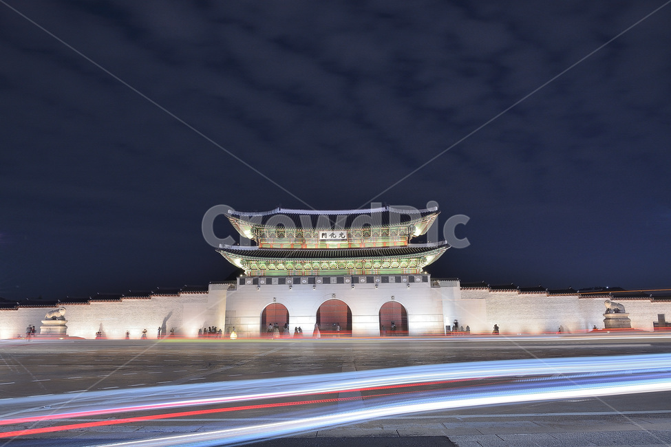 광화문,광화문삼거리,야경,한국전통,고궁,장노출,야경,밤,풍경,nightscape,night,landscape,한국전통,한국문화,korean traditional,korean culture,랜드마크,landmark,tourist attraction,한국랜드마크,한국관광지,한국명소,korea landmark,korea tourist attraction,교통,교통수단,traffic,transportation,architecture,건축물,building,건물,pagoda,탑,shrine,신사,worship,예배,temple,신전