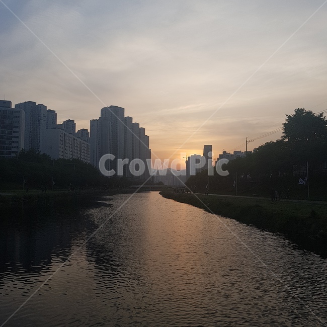 구름,노을,산책로,하늘,감성,자연,물,강