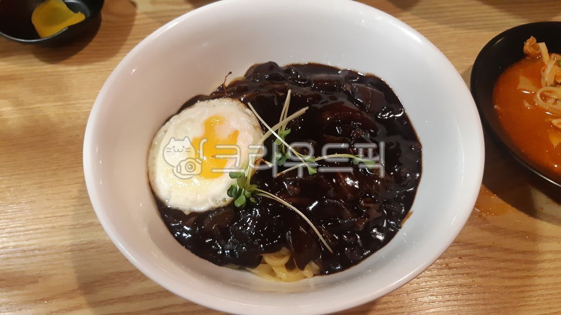 계란후라이,짜장면,자장면,자장소스,짜장,중화요리,면요리,음식,식사