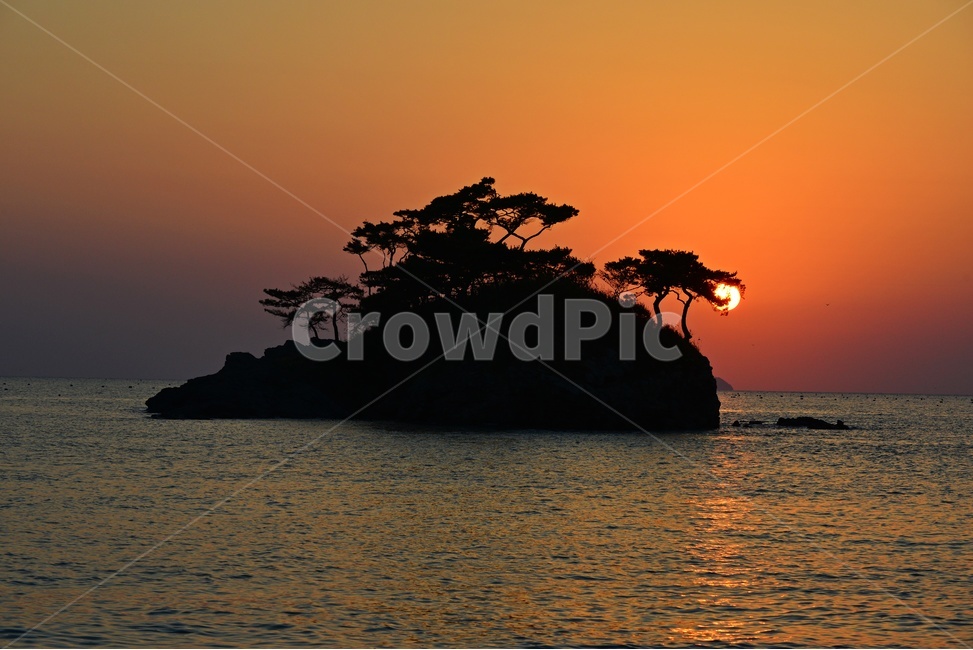 부안,솔섬,솔섬일몰,부안솔섬,노을,해넘이,outdoors,옥외,nature,자연,shoreline,해안선,water,물,sea,바다,ocean,대양,redsky,붉은하늘,sunset,일몰,dusk,황혼,sky,하늘,자연,풍경,nature,landscape,한국자연풍경,한국자연경관,korea nature landscape