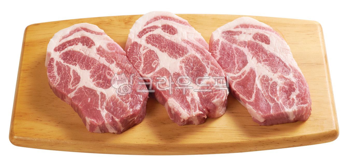 steak,butcher shop,meat,lean meat,white background,pork,fresh,food