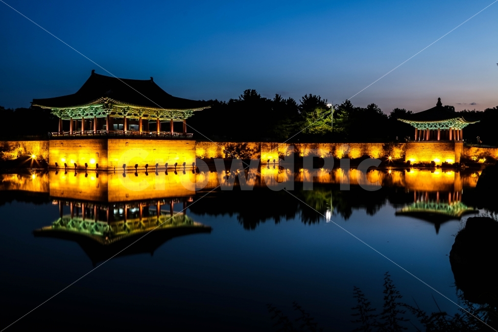 야경,관광,풍경,안압지,한옥,전통,야경,밤,풍경,nightscape,night,landscape,랜드마크,landmark,tourist attraction,한국전통,한국문화,korean traditional,korean culture,building,건물,architecture,건축물