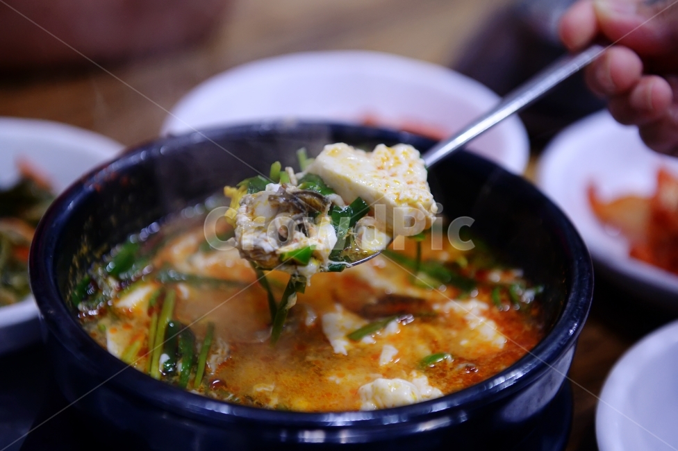순두부,순두부찌개,찌개,굴,뚝배기,파,고추장,고추가루,밥,식사,부추,한식,한국음식,음식,softtofu,tofu,jjigae,stew,casserole,Welshonion,chives,oyster,koreantraditional,koreanculture,food,cook,meal,dishes,koreanfood,koreandishes,음식,식재료,요리,food,cook,meal,dishes,food reserves,한식,한국음식,한국요리,korean food,korean dishes,korean meal,korean cook