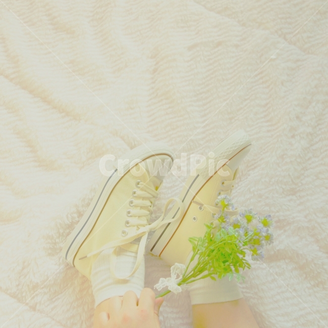 감성사진,신발,꽃,여자,색감,봄,flower,꽃,flower,사람,인물,인간,human,person,신체일부,몸,body,패션스타일,의상,fashion,style,감성,sensible,feeling,휴식,힐링,rest,relaxation,healing