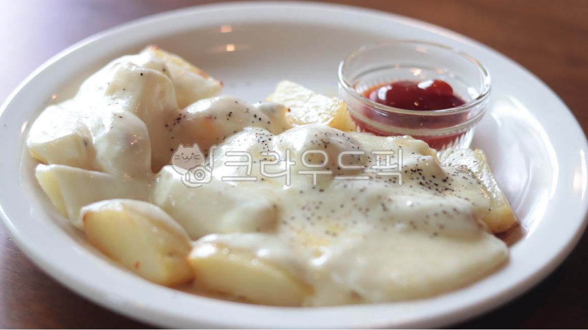 음식,감자,웻지감자,소스,토마토케첩,케첩,접시