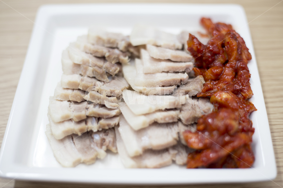 보쌈,야식,돼지고기,음식,식사,food,bossam,푸드,pork,한국음식,저녁,음식,식재료,요리,food,cook,meal,dishes,food reserves,육류,고기,meat,한식,한국음식,한국요리,korean food,korean dishes,korean meal,korean cook