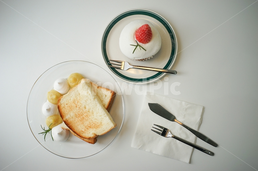 카페,커피,카페투어,딸기,딸기스무디,딸기청,신상카페,여행,홈카페,음료,커피숍,주스,딸기케이크,토스트,음식,식재료,요리,food,cook,meal,dishes,food reserves,빵,bread,아침식사,조식,브런치,breakfast,brunch,디저트,간식,후식,dessert,snack,감성,sensible,feeling