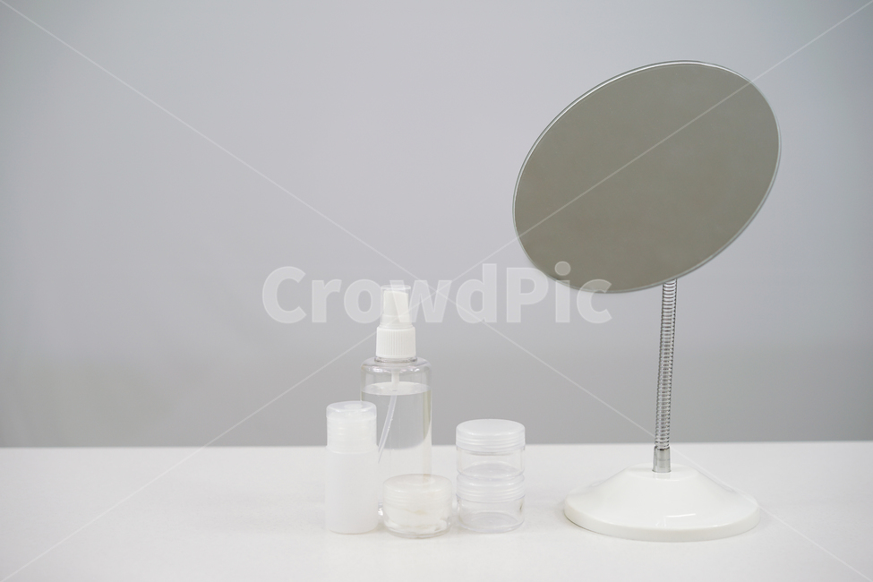 뷰티,스킨케어,피부관리,화장품,로션,beauty,skincare,cosmetic,lotion,거울,손거울,화장대,용기,화장품용기,뷰티,미용,beauty treatment