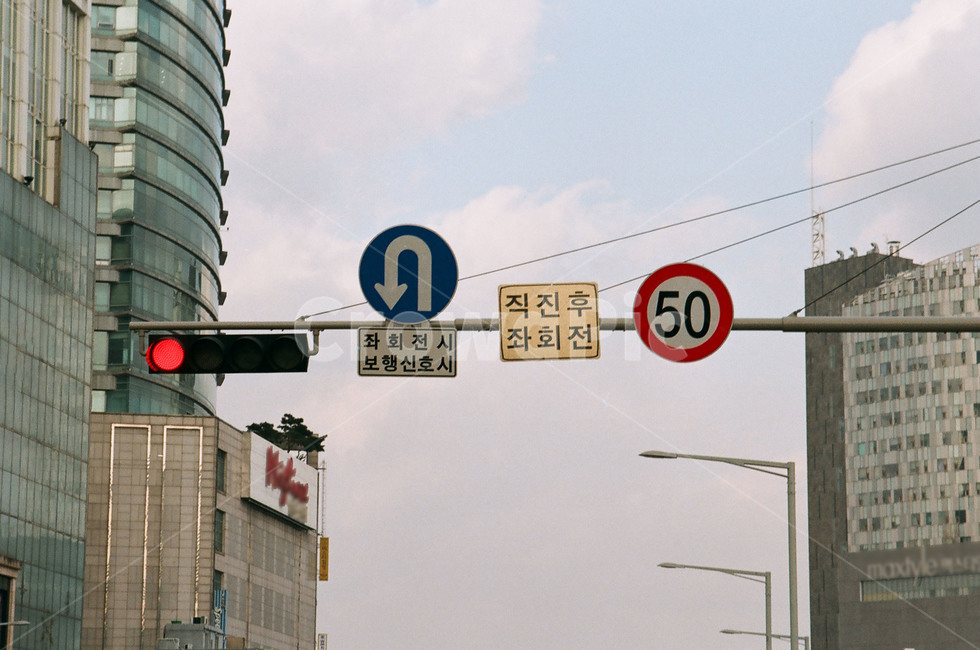 동대문,신호등,유턴,dongdaemun,빨간불,trafficlight,하늘,도시,서울,교통,운전,운전법규,운전면허,자동차,이정표