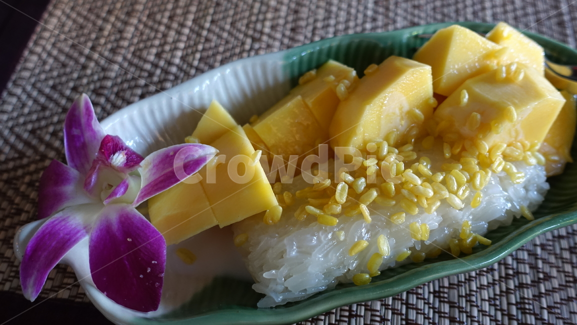 mango,mangostickyrice,망고,망고스티키라이스,디저트,망고찹쌀밥,찹쌀밥,yellow,난꽃,연유,과일,열매,fruit