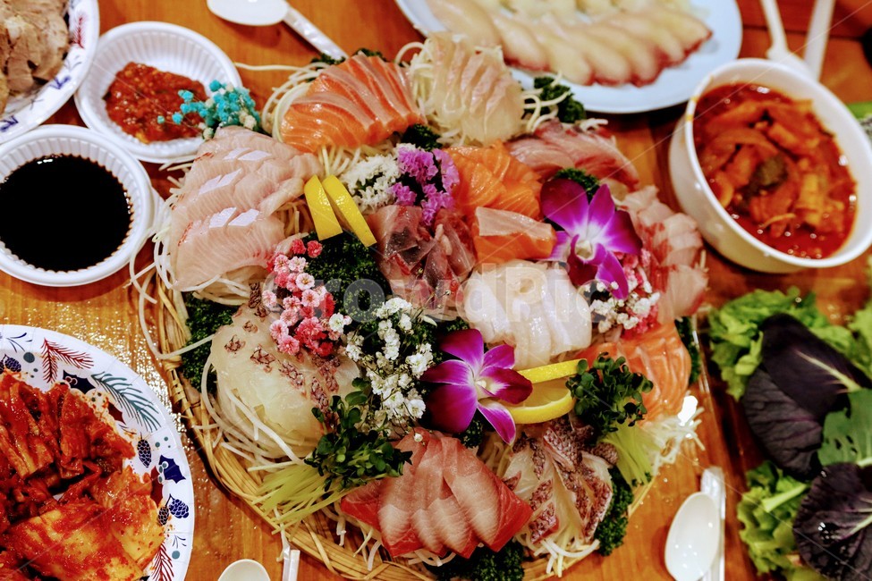 일식,회,모듬회,모임,사시미,단체,꽃,식탁,고급,맛집,음식
