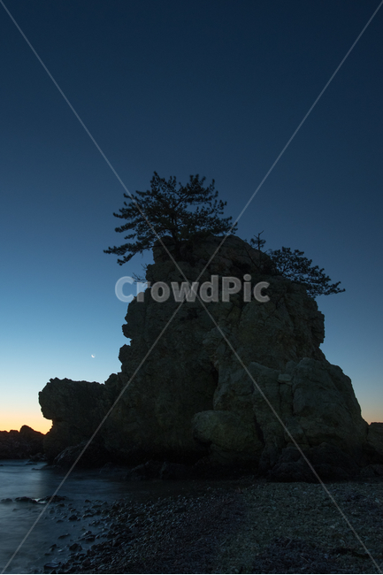 포항,장기면,일출암,여명,달,겨울바다,겨울,자연,풍경,nature,landscape,해변,바다,beach,sea,shoreline,해안선,water,물,ocean,대양,outdoors,옥외,land,땅,coast,연안