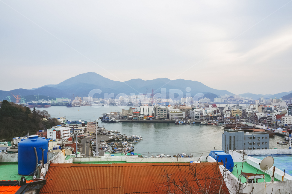 통영,동피랑,벽화마을,항구,바다,하늘,산,구름,자연,풍경,bay,blue,boat,city,coast,harbor,korea,korean,landscape,mountain,nature,port,sea,ship,sky,summer,tongyeong,tongyeongsi,town,view,water,도시,풍경,city,landscape,한국도시풍경,한국도시경관,korea cityscape,물,waterfront,워터 프론트,포트,dock,독,pier,교각
