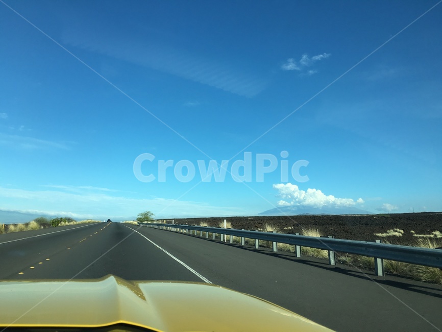 하와이,빅아일랜드,자동차,하늘,도로,hawaii,bigisland,car,sky,road,길,경치,노란색,색감,하늘색,fence,울타리,cloud,황무지,widerness,황야