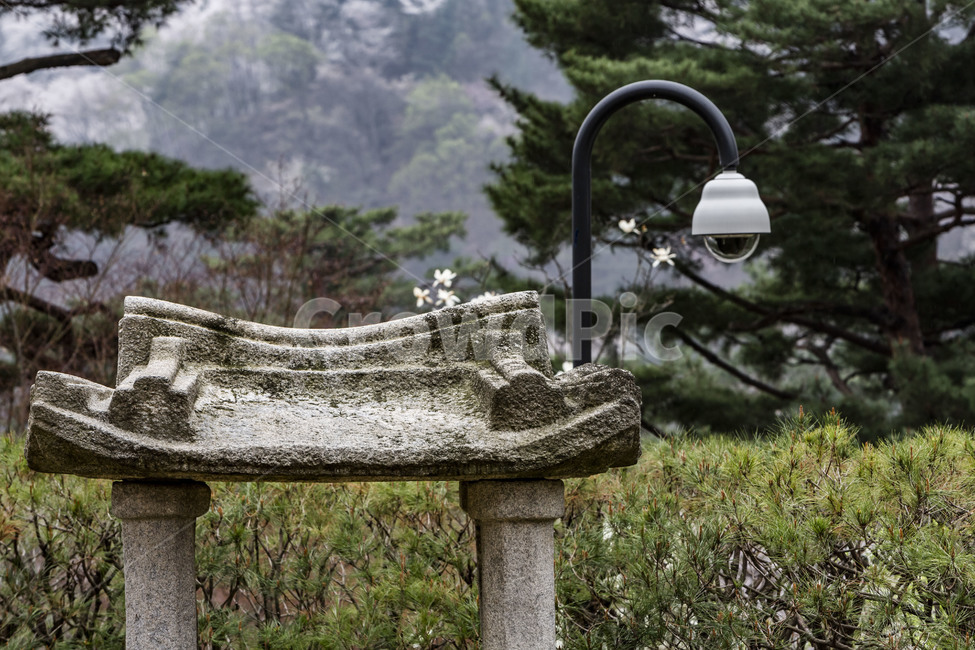 용인호암미술관,정원,봄,후원,감성,석조물,석공예,가로등,한국전통,한국문화,korean traditional,korean culture
