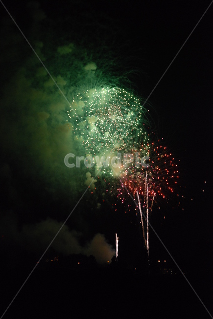 밤하늘,불꽃놀이,독립기념일,미국,화려한,축제,불꽃축제,펑펑,불똥,옥외,nightsky,firework,independence,day,america,great,festival,outdoors,flames,boom,pop,green,red,초록,빨강,smog,smoke,연무,연기,까만하늘,blackskies,야경,밤,풍경,nightscape,night,landscape,축제,행사,festival,carnival,event,nature,자연