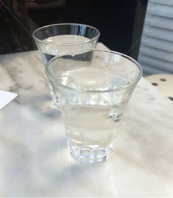 물,컵,투명함,맑음,깨끗함,물이담긴컵,음료수,drink,beverage