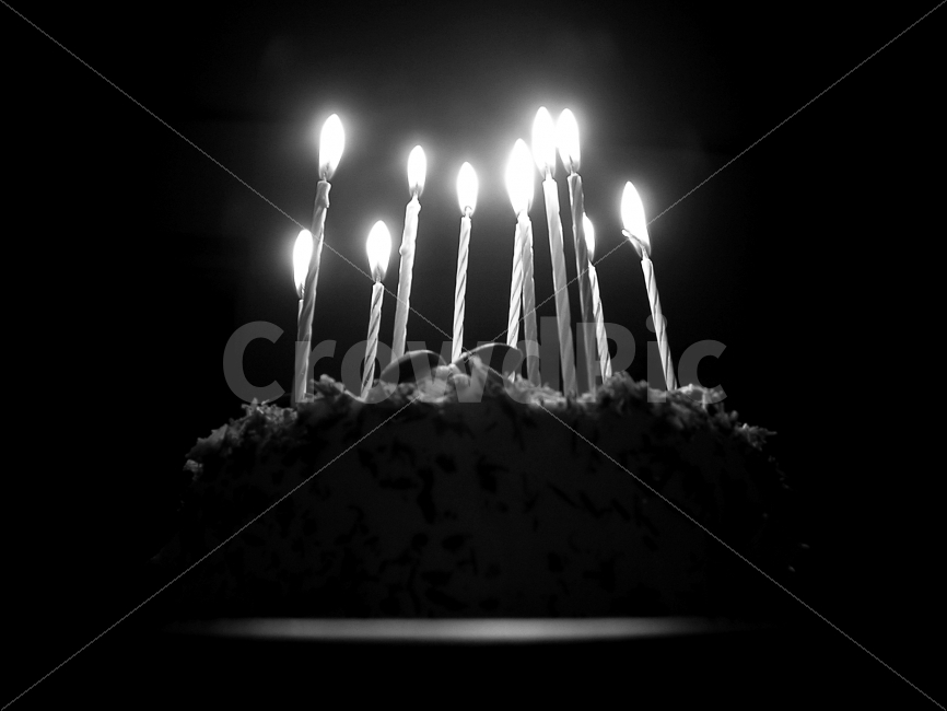 케익,11살,11,촛불,흑백,기념일,축하,anniversary,congratulation,celebrate,celebration,음식,식재료,요리,food,cook,meal,dishes,food reserves,빵,bread,디저트,간식,후식,dessert,snack,흑백,모노톤,monochrome,black and white,연출,컨셉,콘셉,direction,concept