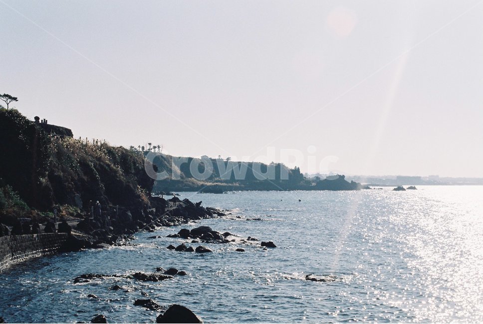 바다,해변,섬,제주도,애월해변,햇살,햇빛,윤슬,필름사진,필름카메라,film,filmpic,filmcamera,자연,풍경,nature,landscape,한국자연풍경,한국자연경관,korea nature landscape,제주도,jeju,jeju island,promontory,곶