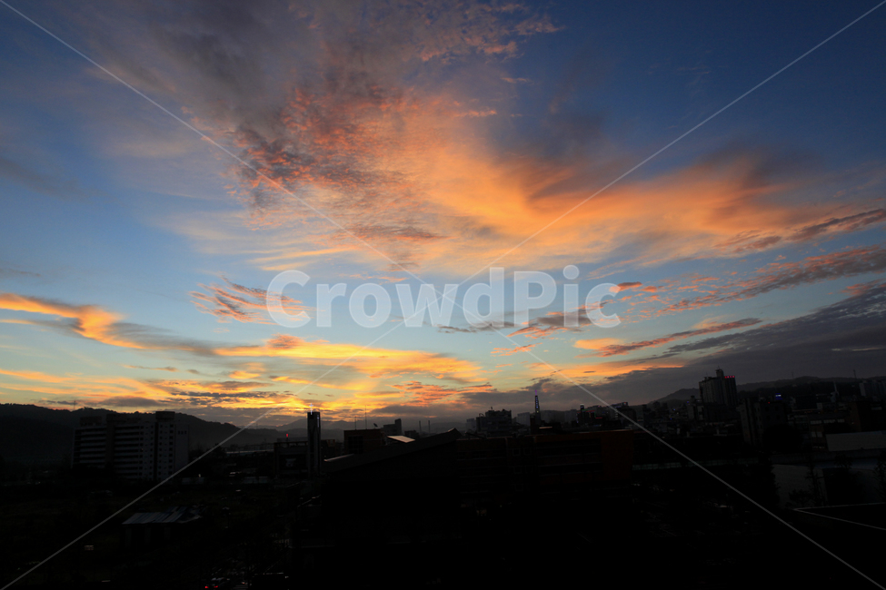 하늘,구름,노을,해넘이,가을,sky,cloud,자연,풍경,nature,landscape,outdoors,옥외,dawn,새벽,red sky,붉은 하늘,sunset,일몰,dusk,황혼
