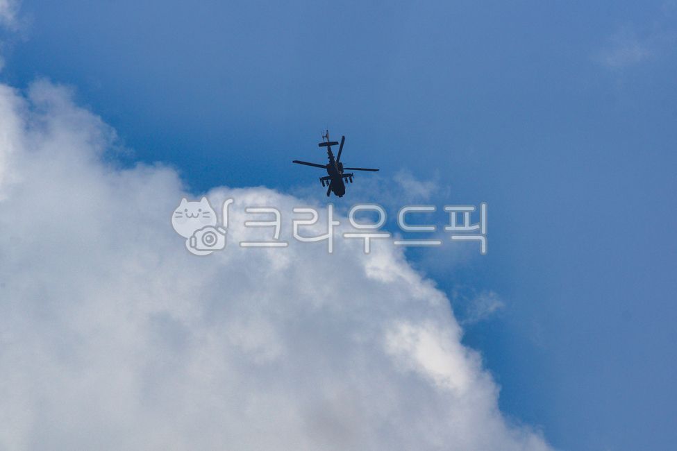 cloud,Helicopter,helicopter,aircraft