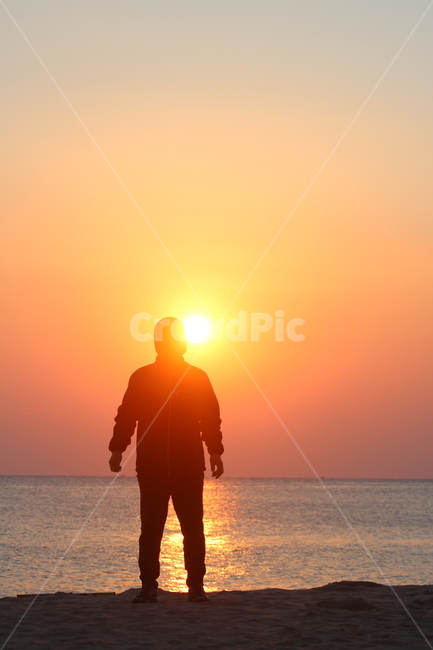 일출,실루엣,남자,해돋이,연출,감성,배경,빛,바다,구경,풍경,남성,기다림,사람,인물,인간,human,person,인물실루엣,사람실루엣,character silhouette,human silhouette,nature,자연,outdoors,옥외