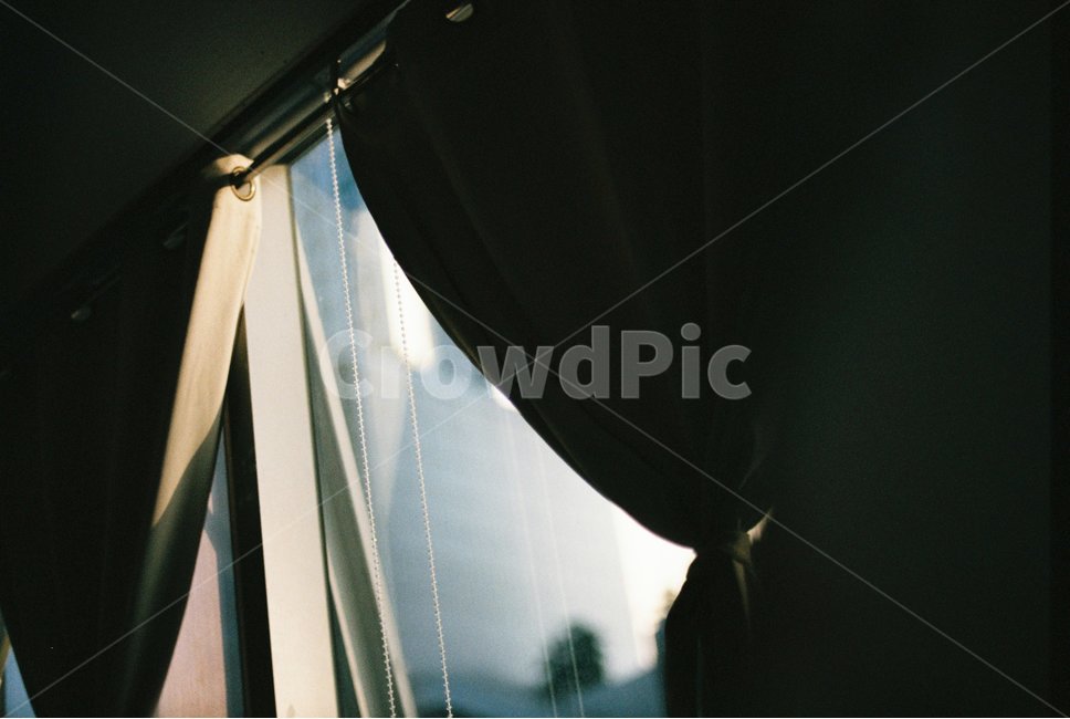 아늑함,커튼,커텐,햇빛,블라인드,감성,sensible,feeling,인테리어,실내디자인,interior design