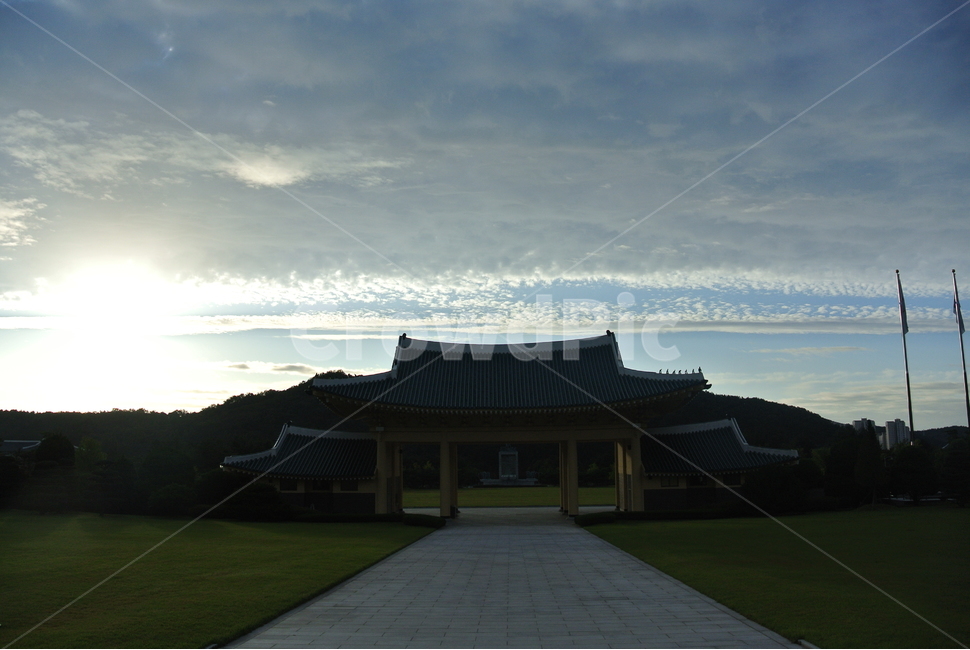 현충원,하늘,문화재,새벽하늘,구름,한국전통,한국문화,korean traditional,korean culture,건축물,건물외관,exterior,building,structure,architecture,construction