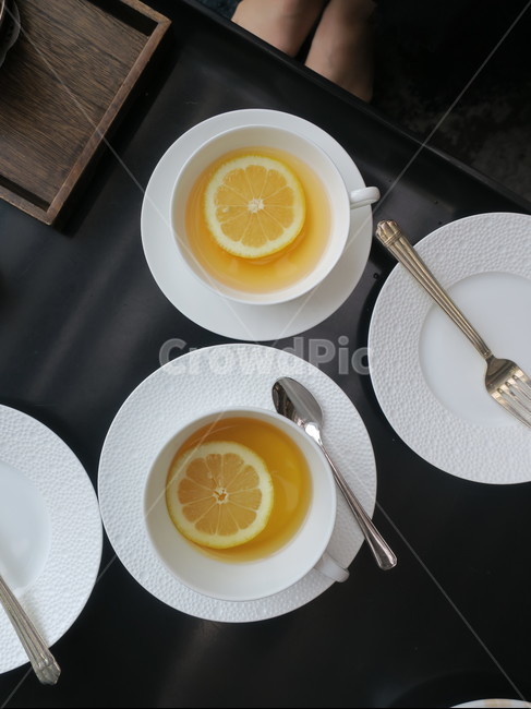 레몬차,레몬,도기류,찻잔,받침,접시,포크,티스푼,티,차,레몬티,노란,까페